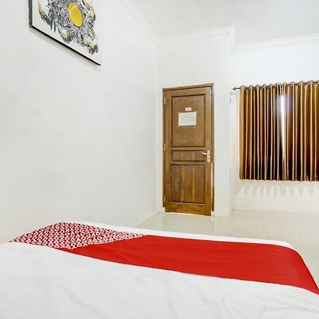 OYO 3702 Homestay Bougenville Lamongan Eksteriør billede