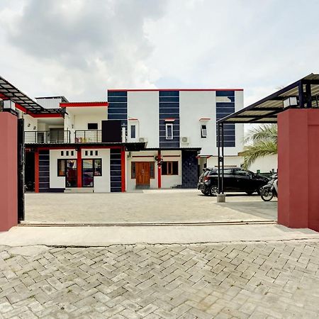 OYO 3702 Homestay Bougenville Lamongan Eksteriør billede