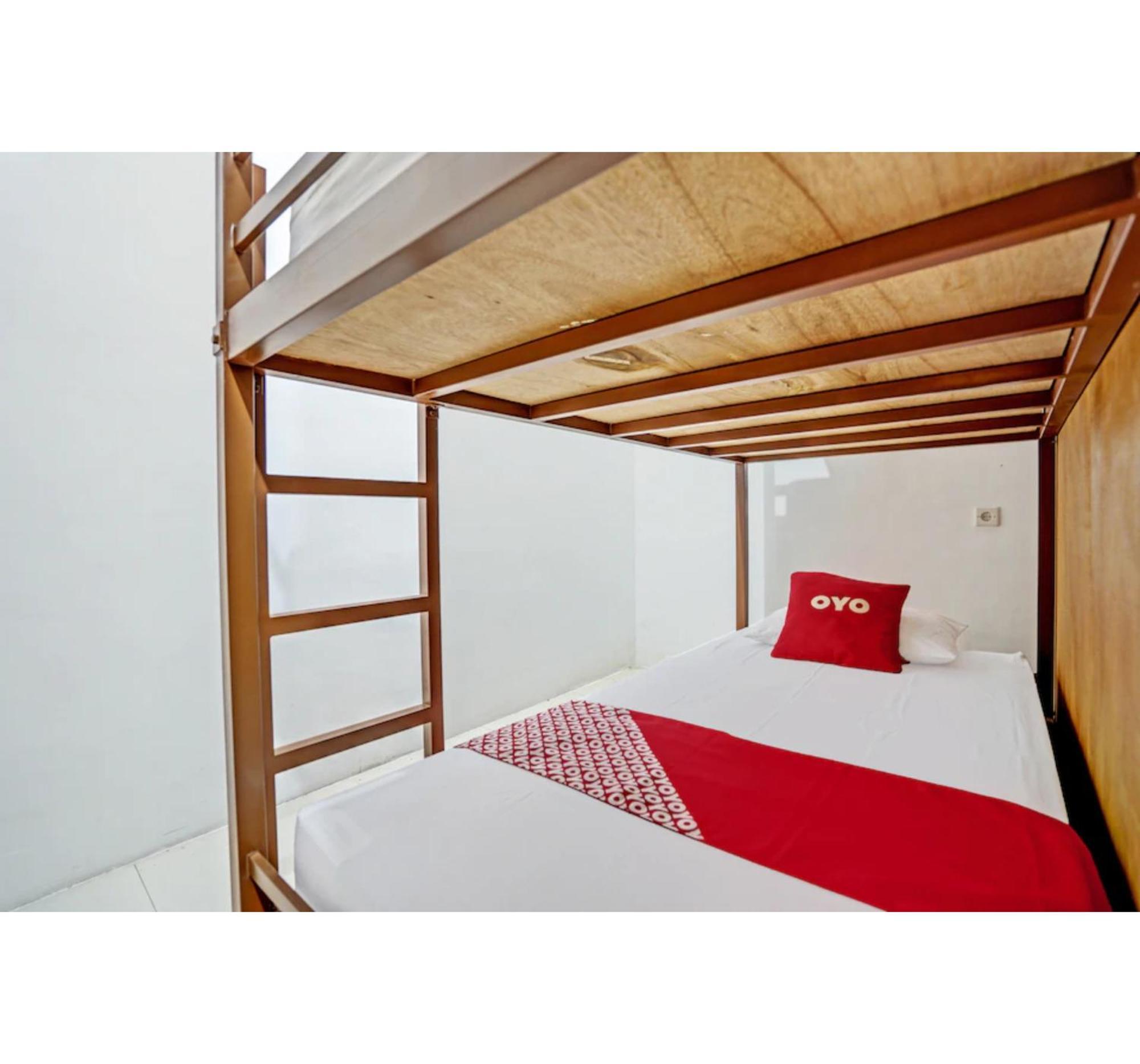 OYO 3702 Homestay Bougenville Lamongan Eksteriør billede