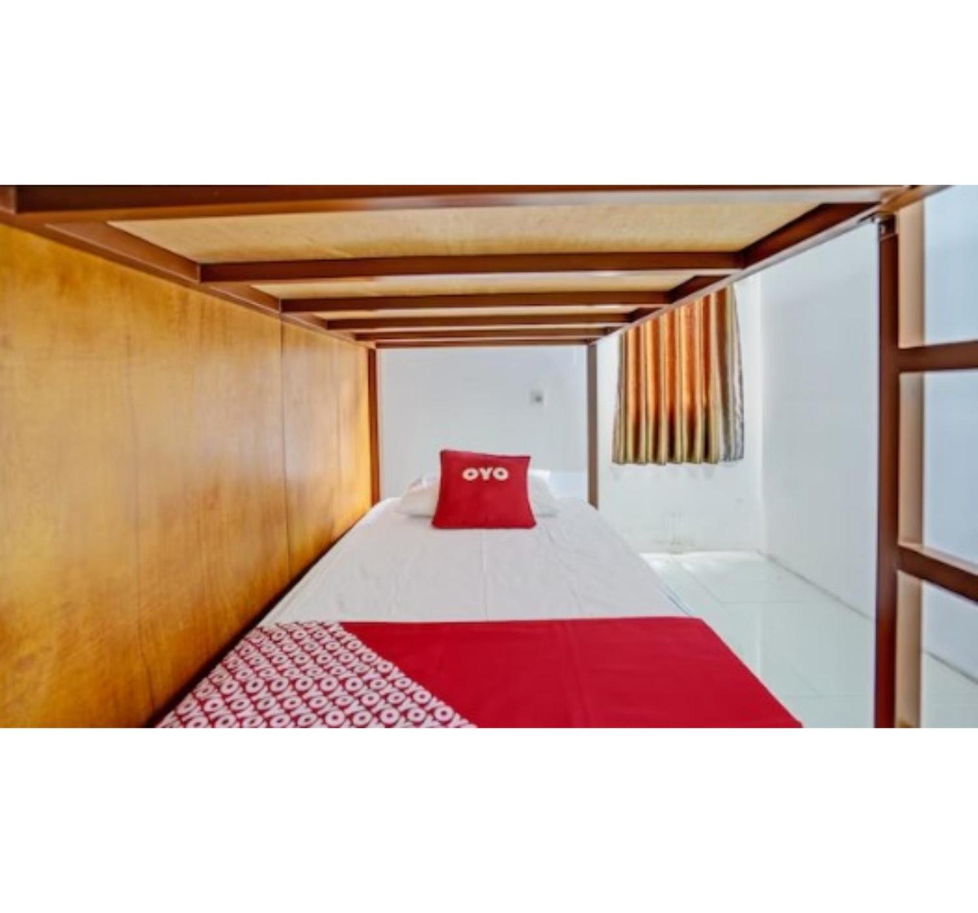OYO 3702 Homestay Bougenville Lamongan Eksteriør billede