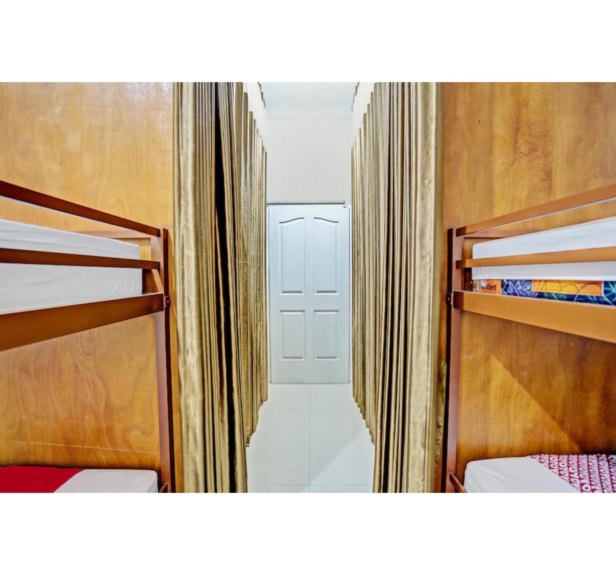 OYO 3702 Homestay Bougenville Lamongan Eksteriør billede