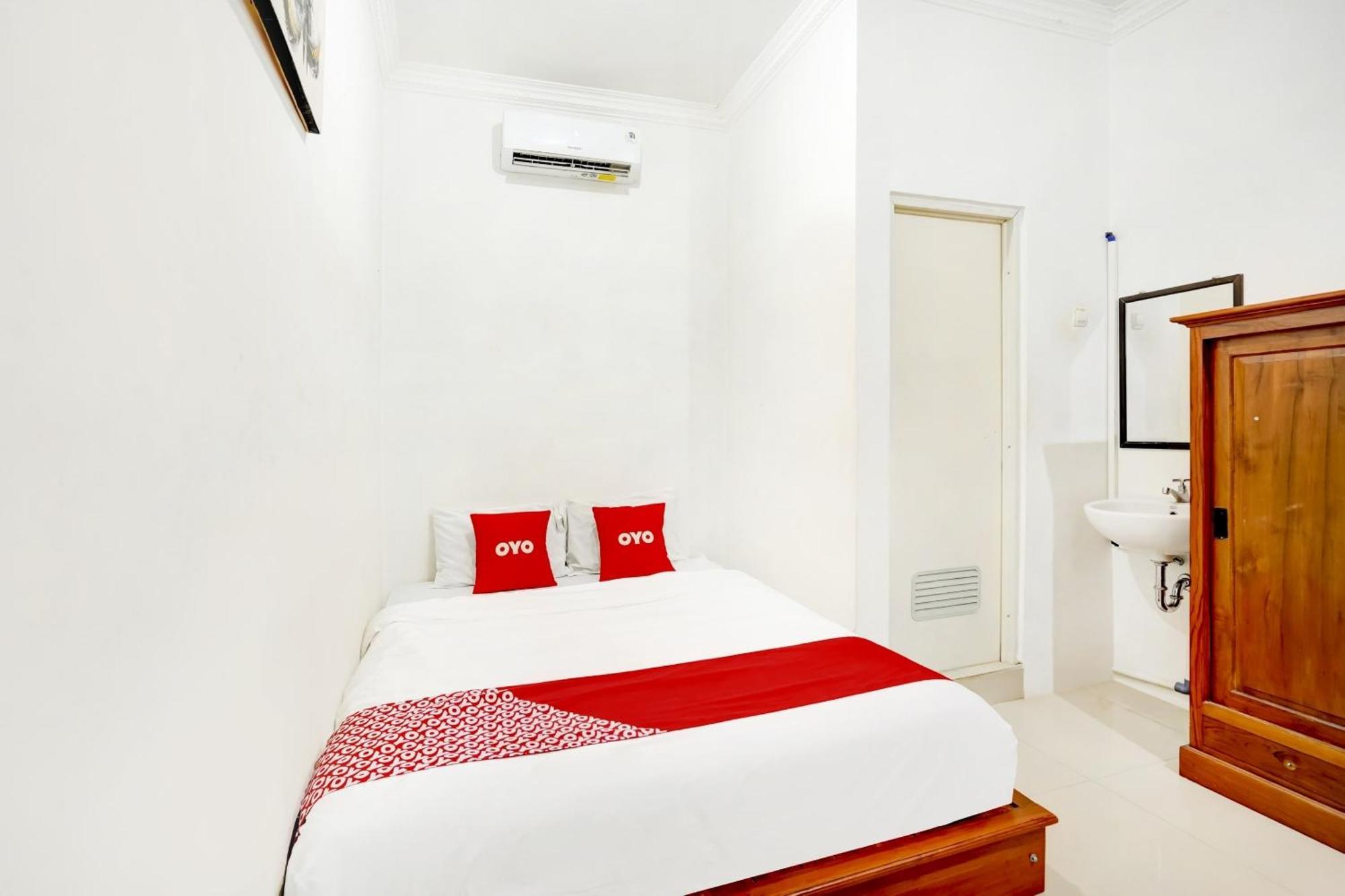OYO 3702 Homestay Bougenville Lamongan Eksteriør billede