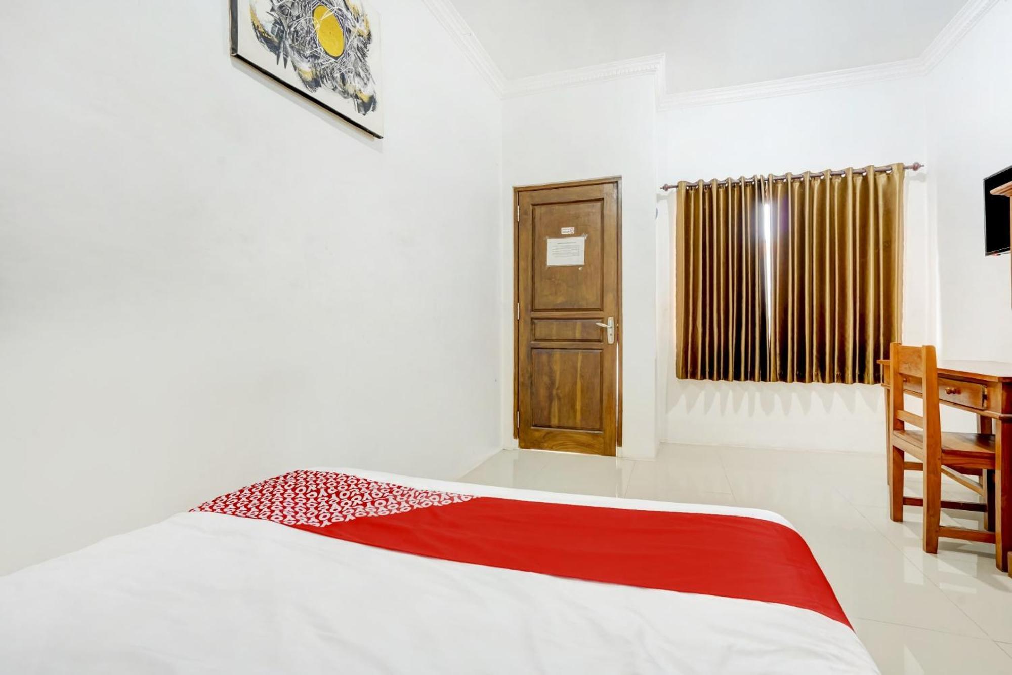 OYO 3702 Homestay Bougenville Lamongan Eksteriør billede