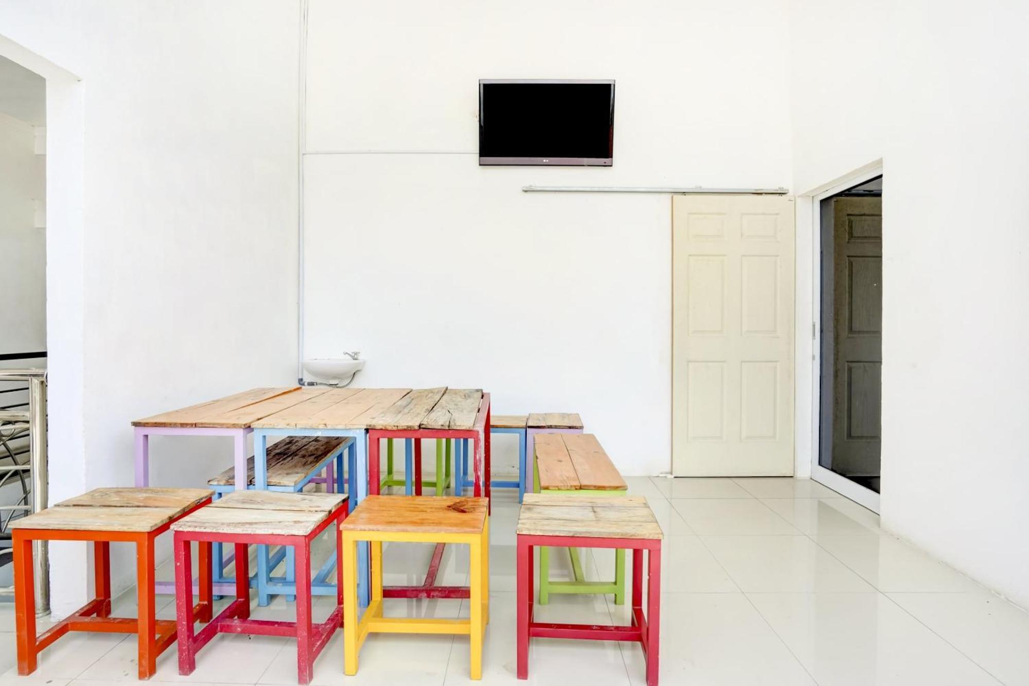 OYO 3702 Homestay Bougenville Lamongan Eksteriør billede