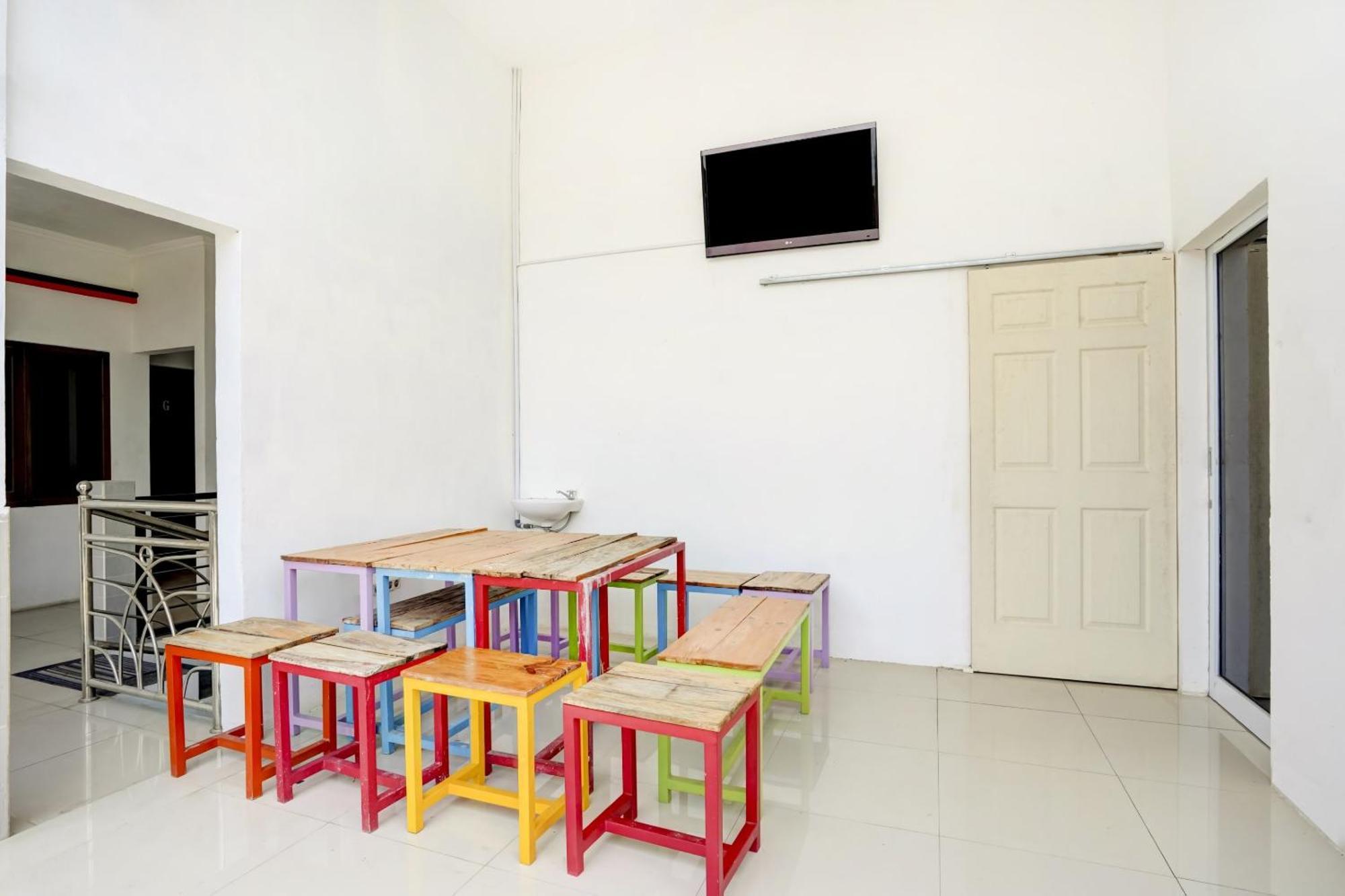 OYO 3702 Homestay Bougenville Lamongan Eksteriør billede