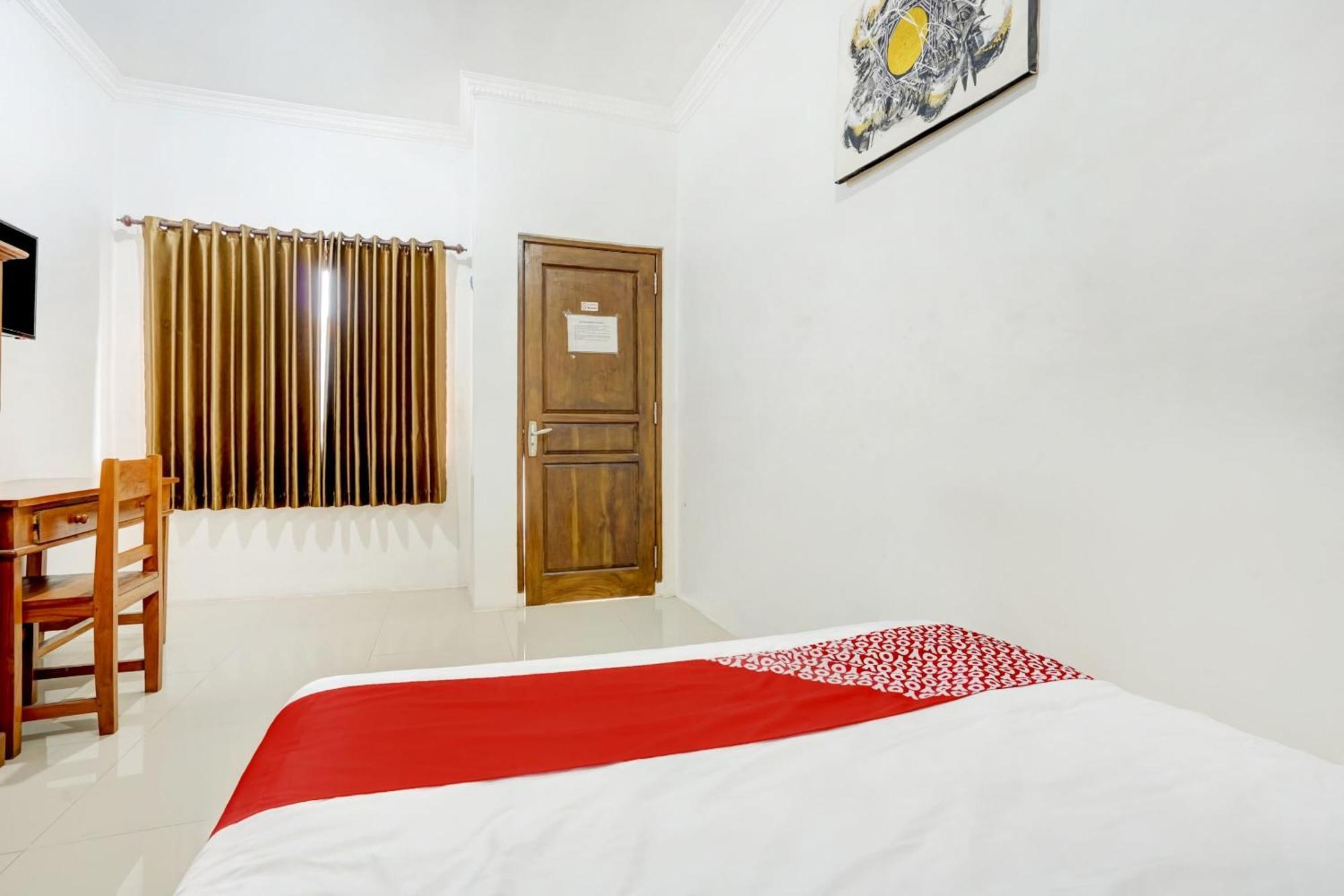 OYO 3702 Homestay Bougenville Lamongan Eksteriør billede