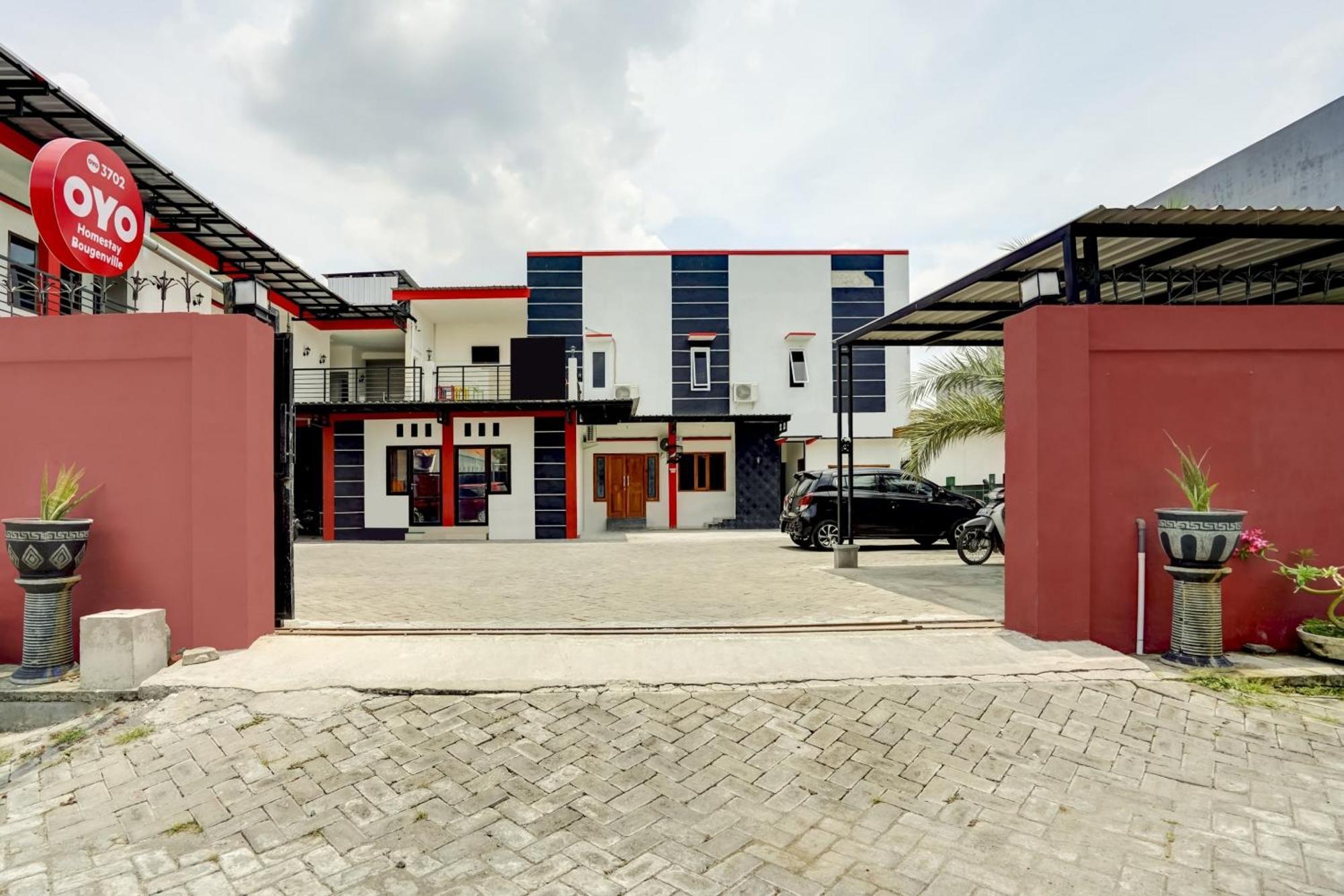 OYO 3702 Homestay Bougenville Lamongan Eksteriør billede