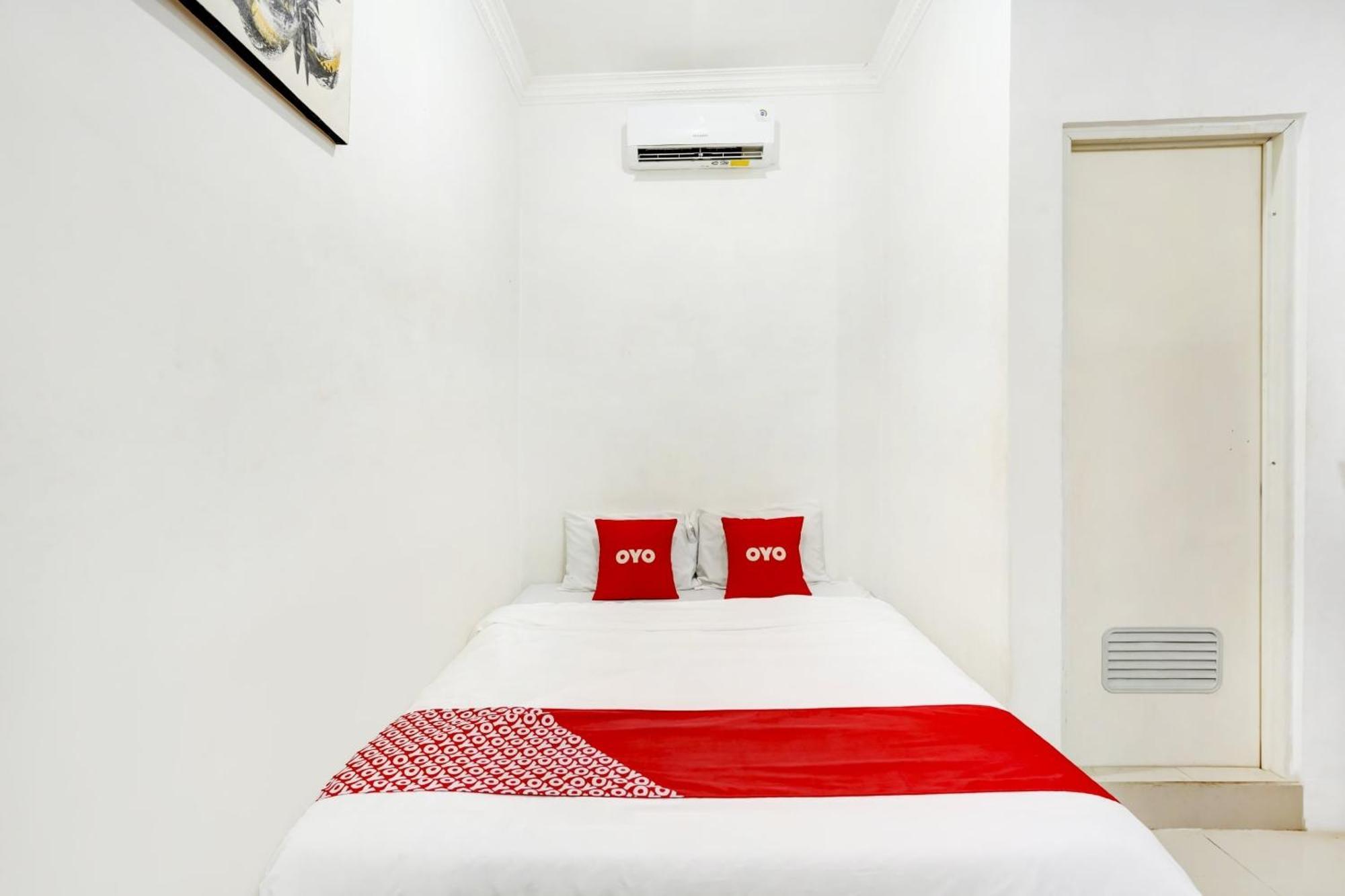 OYO 3702 Homestay Bougenville Lamongan Eksteriør billede