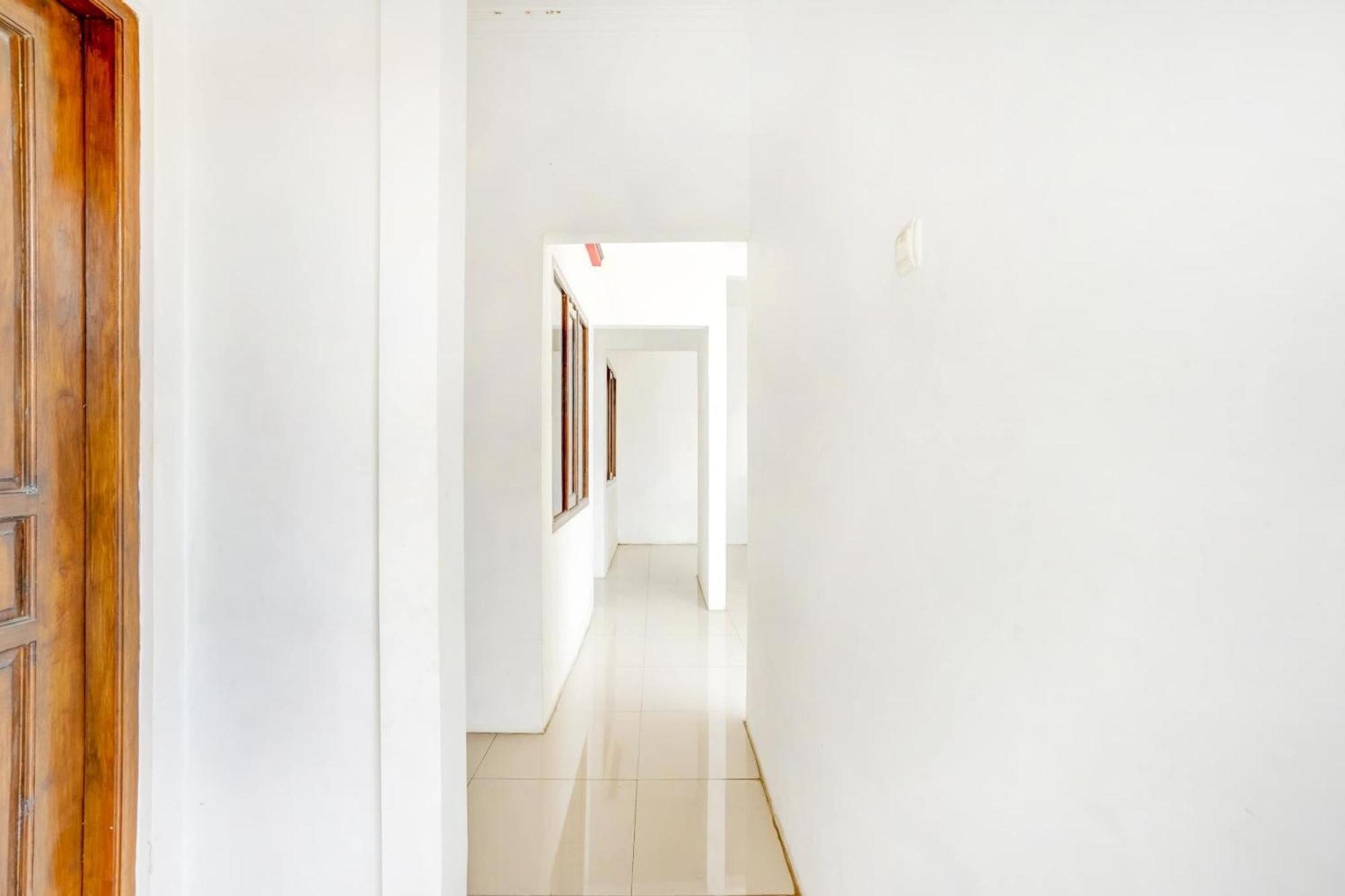 OYO 3702 Homestay Bougenville Lamongan Eksteriør billede