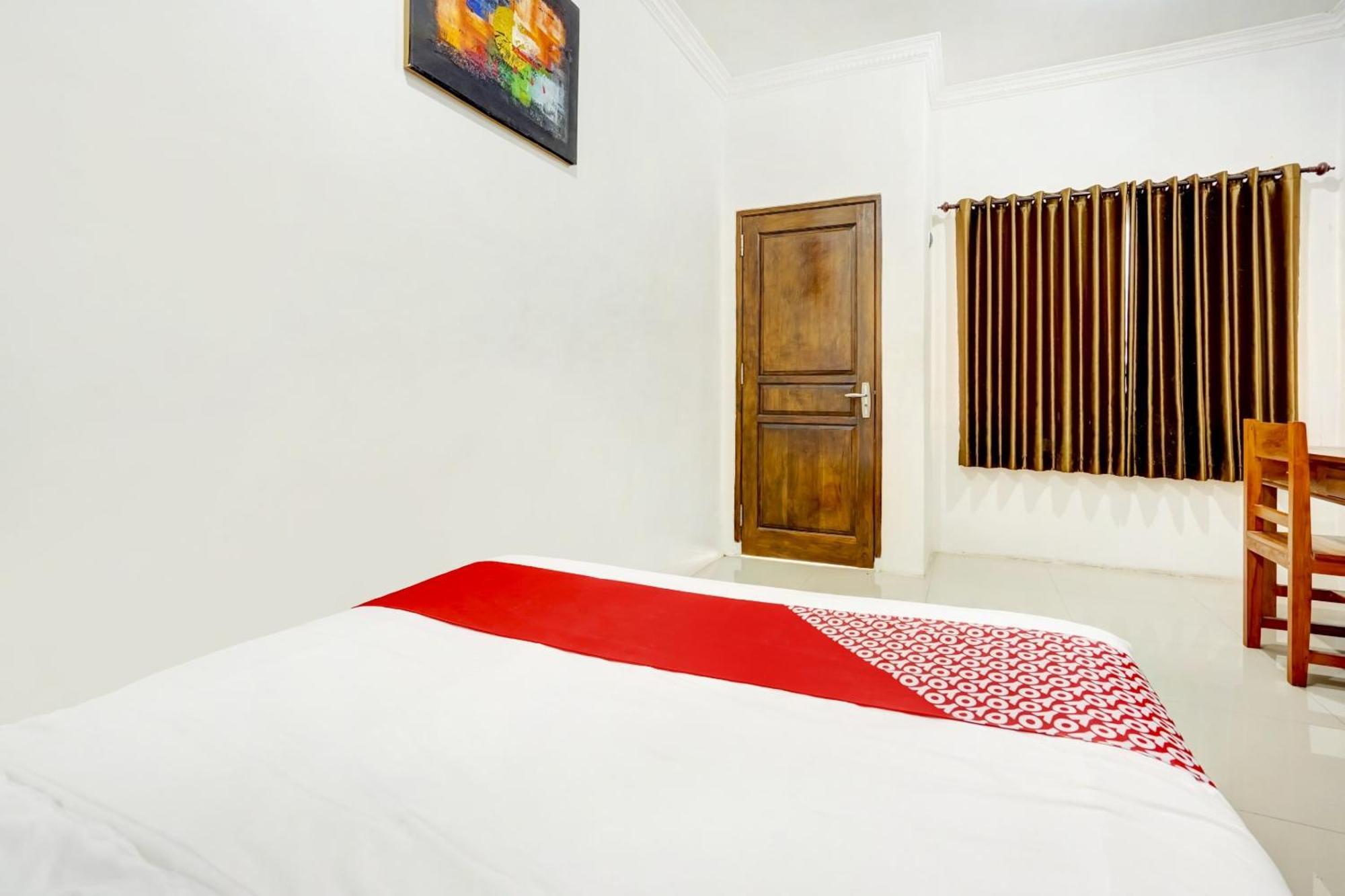 OYO 3702 Homestay Bougenville Lamongan Eksteriør billede