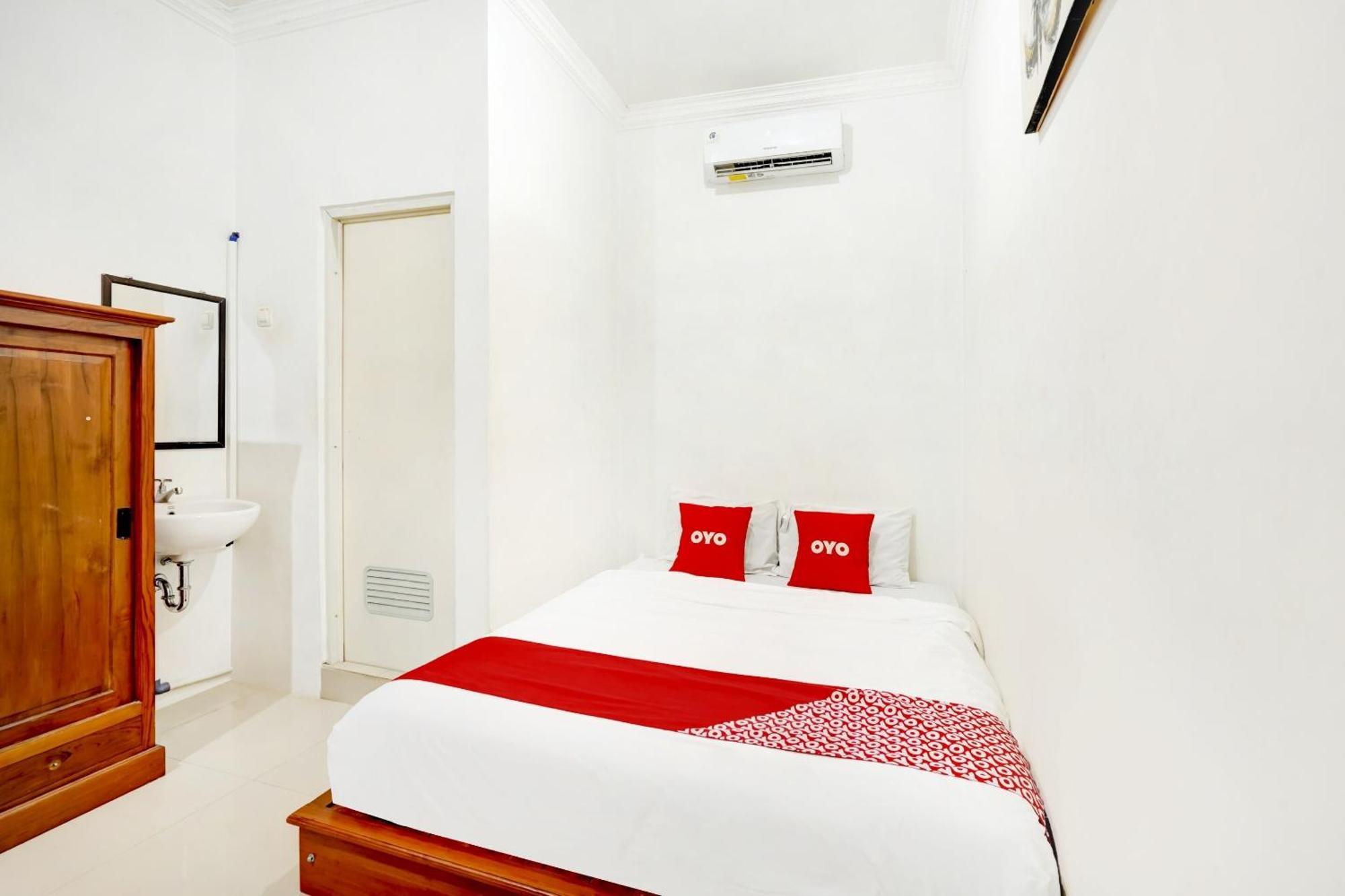 OYO 3702 Homestay Bougenville Lamongan Eksteriør billede