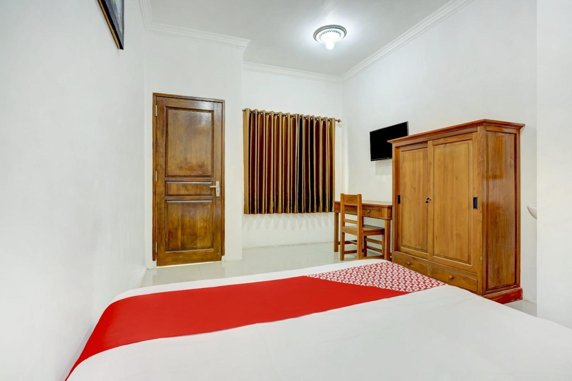 OYO 3702 Homestay Bougenville Lamongan Eksteriør billede