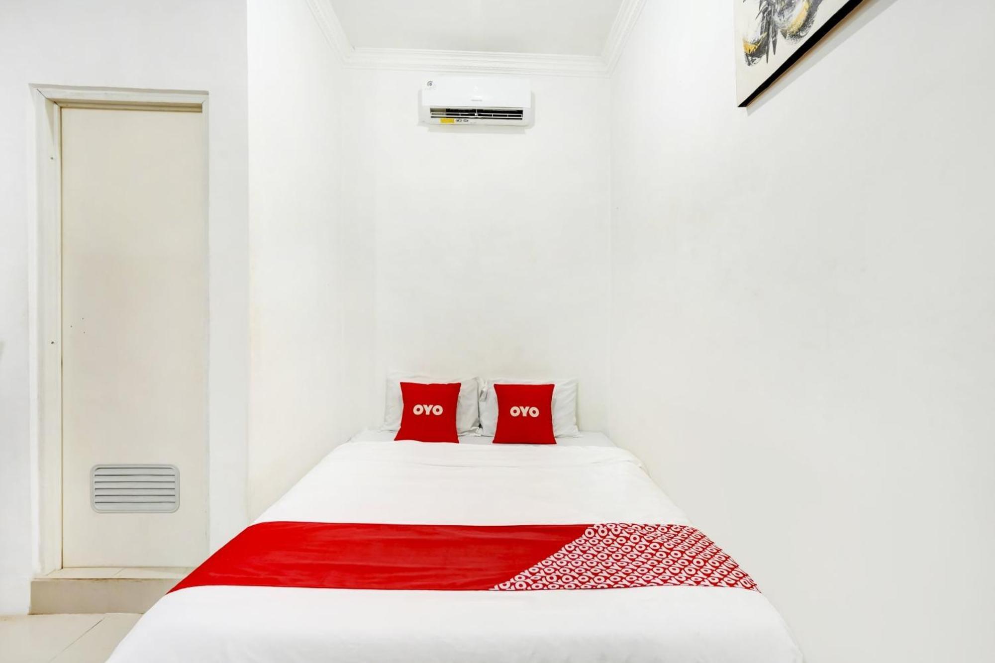 OYO 3702 Homestay Bougenville Lamongan Eksteriør billede