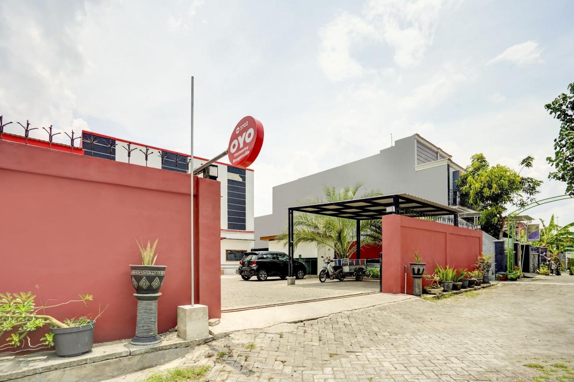 OYO 3702 Homestay Bougenville Lamongan Eksteriør billede